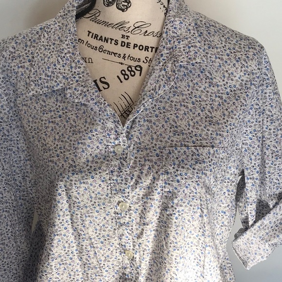 IZOD long roll tab sleeve top. Dainty Blue Floral Cotton. 💯 cotton. - Picture 2 of 9